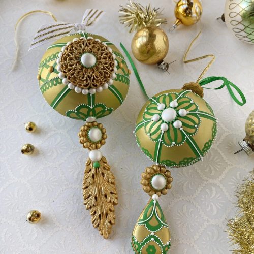 One Sweet Christmas - Two Big Green Ornaments - 3-D Cookies Gallery