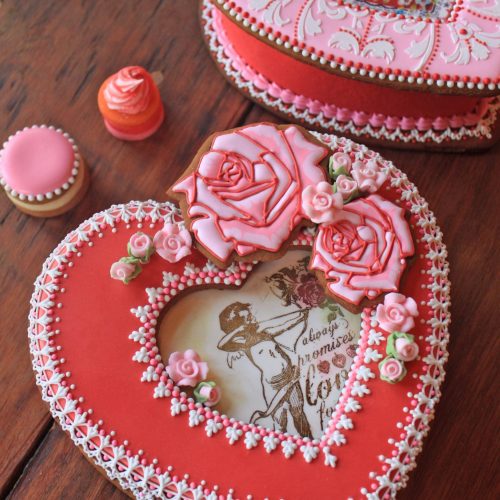 Unstenciled Heart Box - Gallery - 3-D Cookies